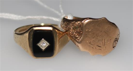 Two 9ct gold rings including a signet ring.